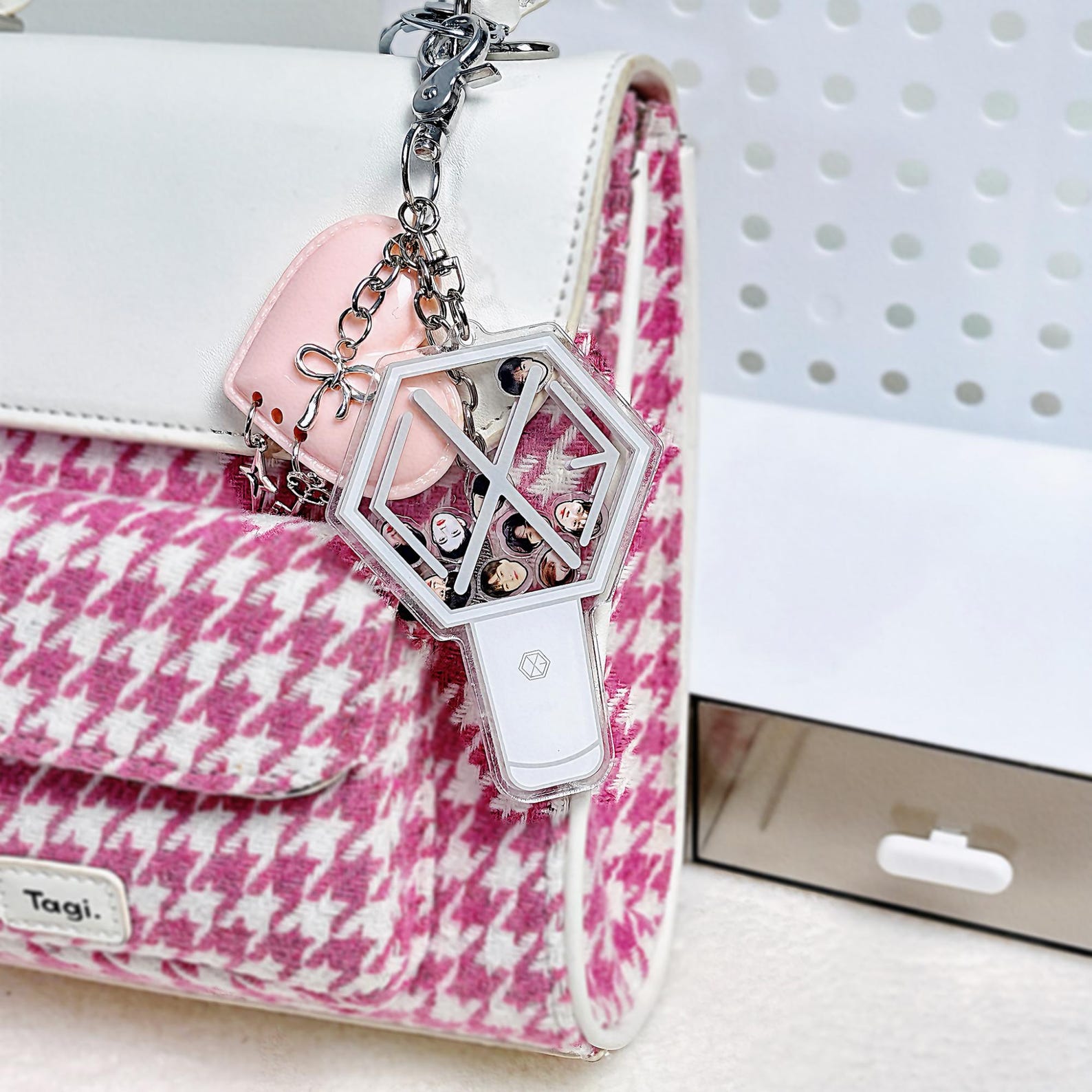EXO Mic Microphone Shaker Keychain Acrylic Bag Charm Fanmade Kpop Gift Baekhyun Kai Sehun D.O Chanyeol Suho Xiumin Lay Chen detail image 6