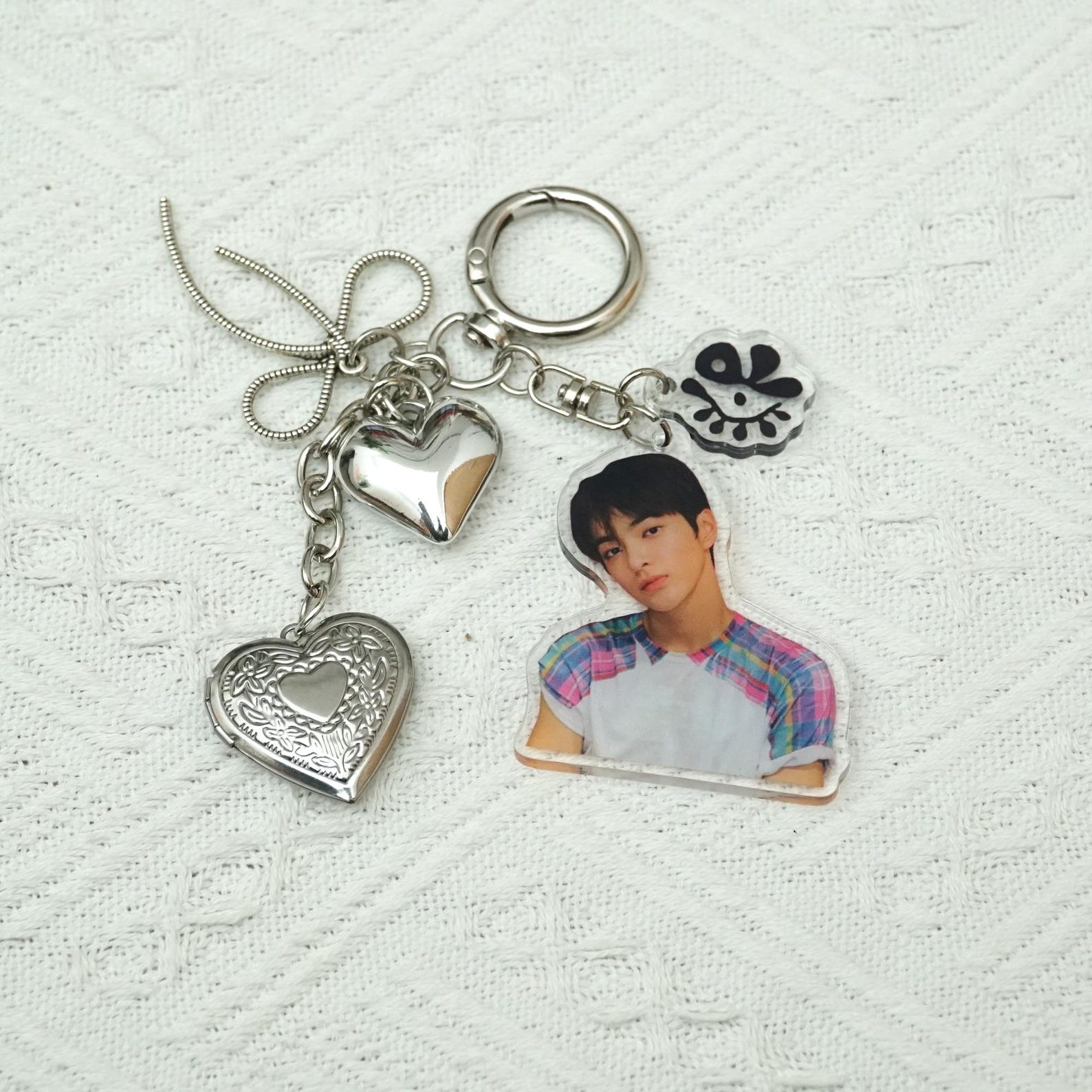 Fanmade CORTIS Kpop Keychains Member Photo Charms Silver Heart Frame Logo Pendant Bag Charm Gift detail image 6