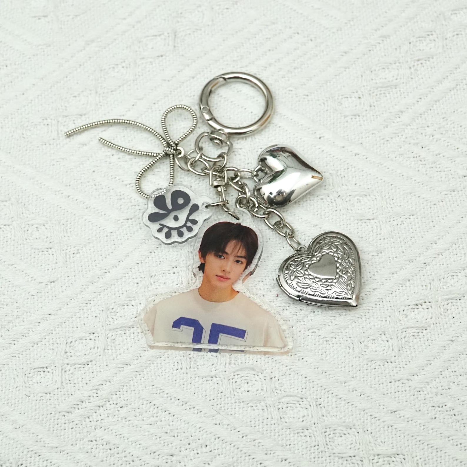 Fanmade-CORTIS-Kpop-Keychains-Member-Photo-Charms-Silver-Heart-Frame-Logo-Pendant-Bag-Charm-Gift-9