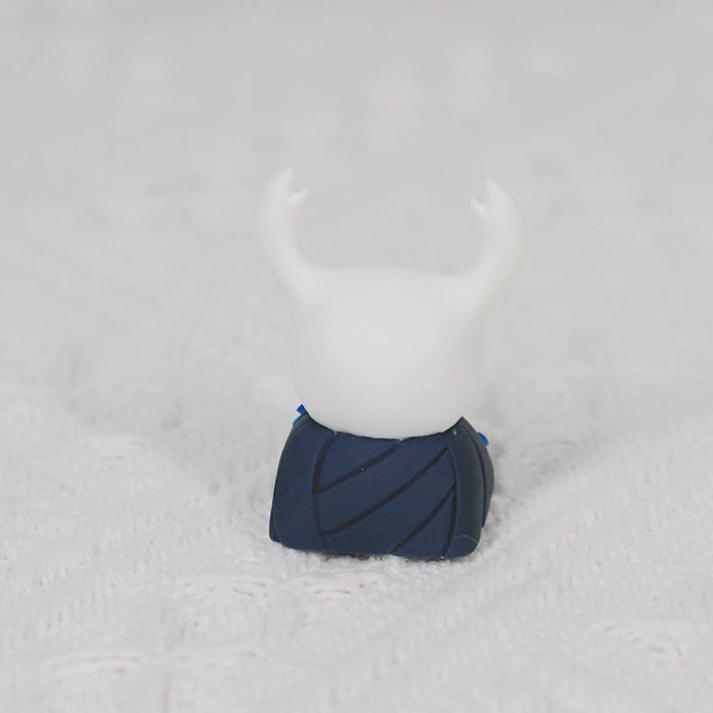 Hollow Knight Knight Resin Keycap Figurine for Mechanical Keyboard Fanmade Artisan Keycap detail image 5