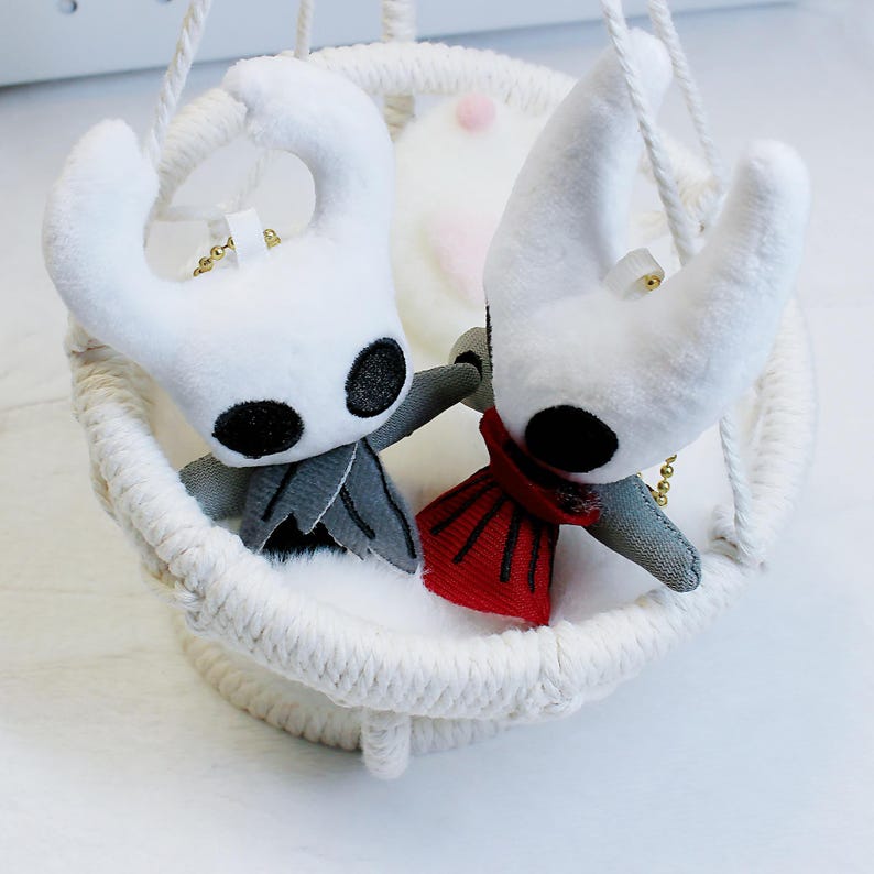 Hollow Knight Silksong Red Cape Knight Plush Keychain 4 Inch Fanmade Charm detail image 3
