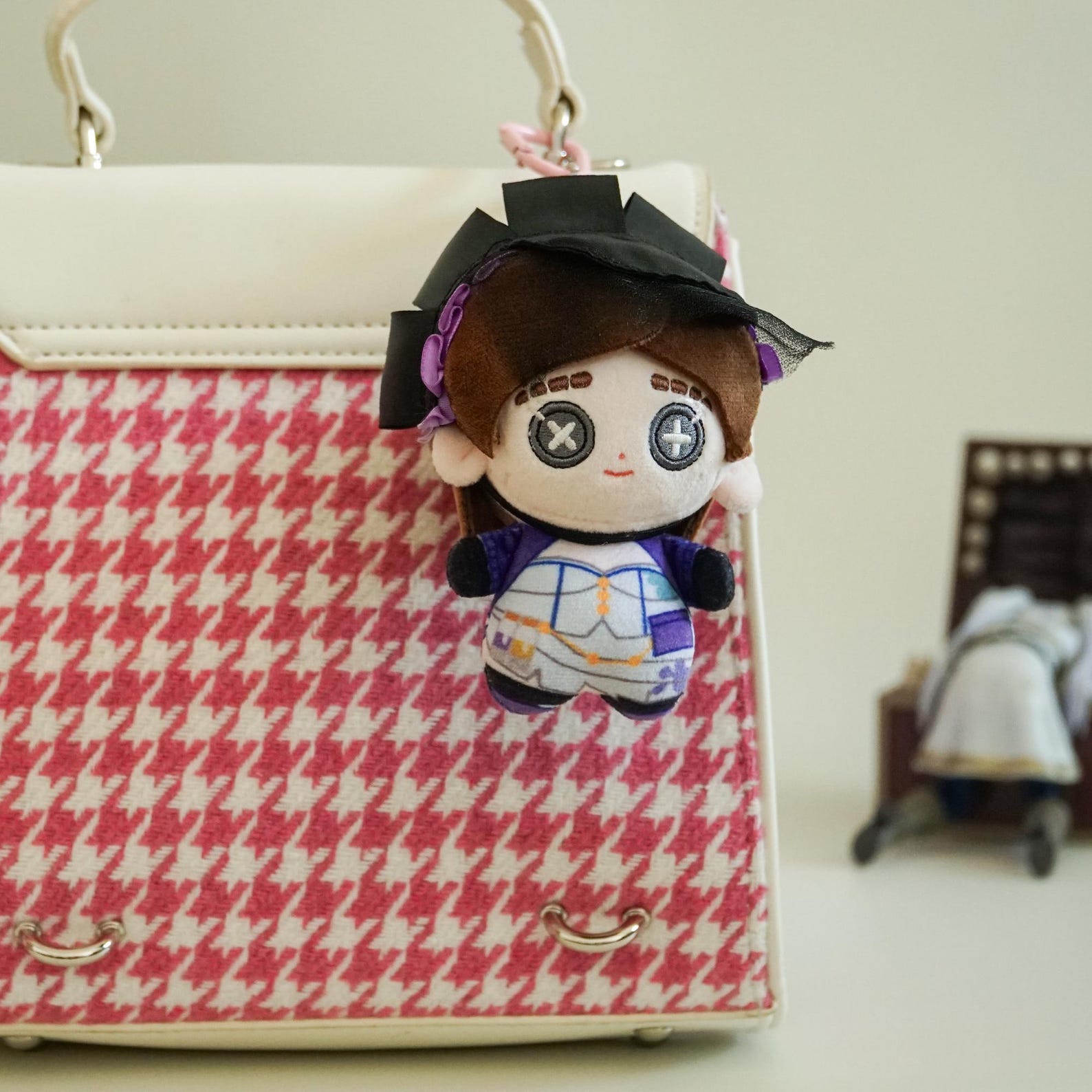 Identity V Perfumer Vera Nair Plush Keychain 4-Inch Fanmade Bag Charm detail image 5