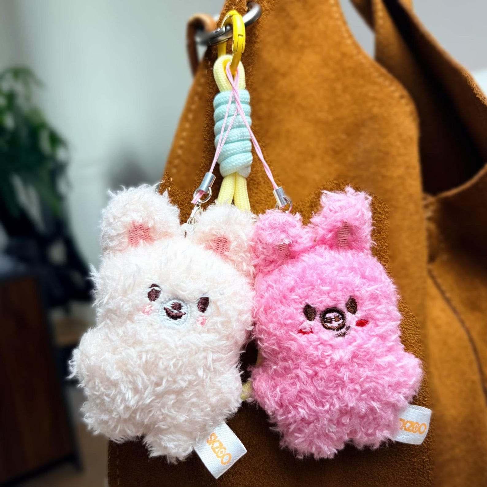 SKZOO Fluffy Plush Keychain Stray Kids Fanmade Curly Fur Mascot Bag Charm STAY Gift Wolf Chan Leebit Dwaekki Jiniret Han BbokAri PuppyM FoxI Ny detail image 5