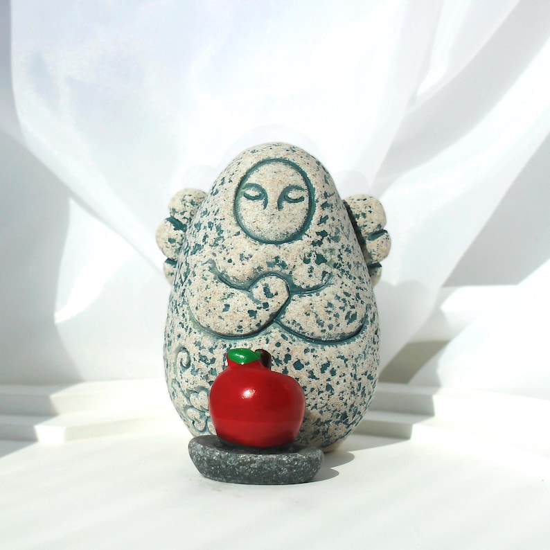 The Legend of Zelda Handmade Goddess Hylia Statue with Offering Tray and Apple Fanmade Resin Figure Gift detail image 2