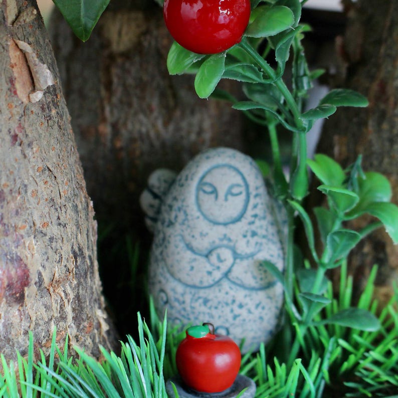 The Legend of Zelda Handmade Goddess Hylia Statue with Offering Tray and Apple Fanmade Resin Figure Gift detail image 5